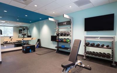 Fitness center at Tru By Hilton Eugene.