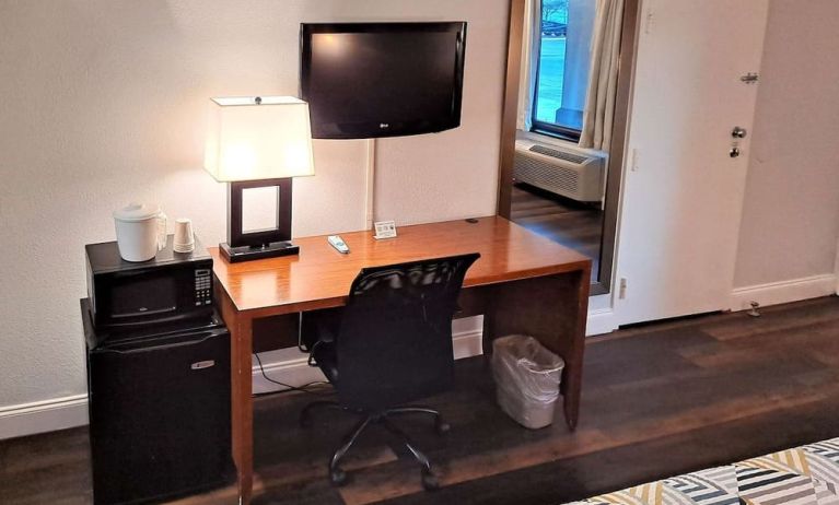 Day use room amenities at Studio 6 Baltimore West - Catonsville.