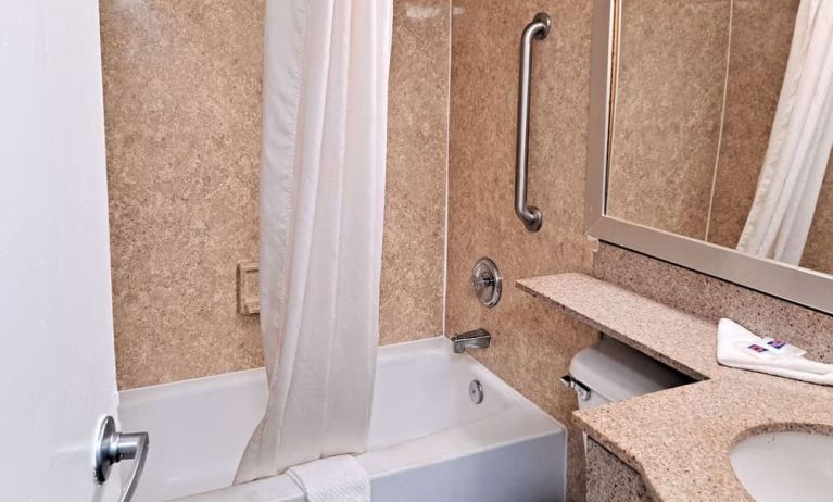 Guest bathroom with shower and tub at Studio 6 Baltimore West - Catonsville.