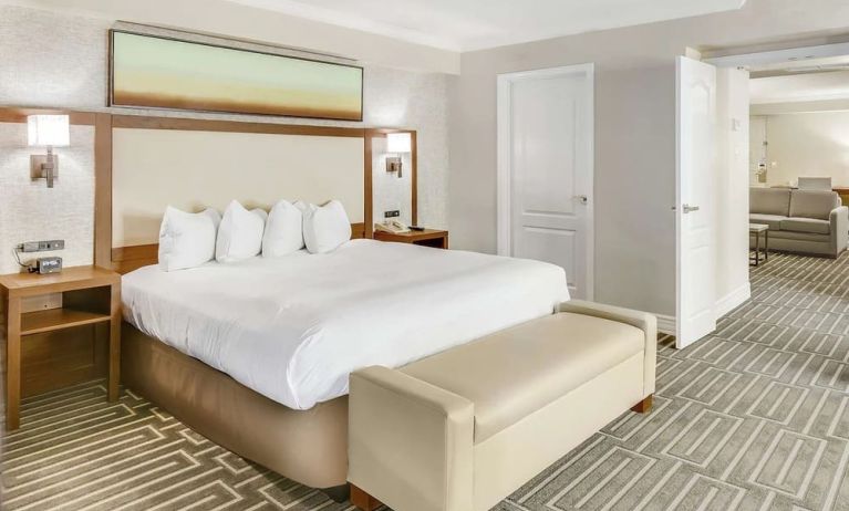Day use room at Hilton Phoenix Tapatio Cliffs Resort.