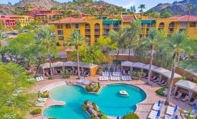 Outdoor pool at Hilton Phoenix Tapatio Cliffs Resort.