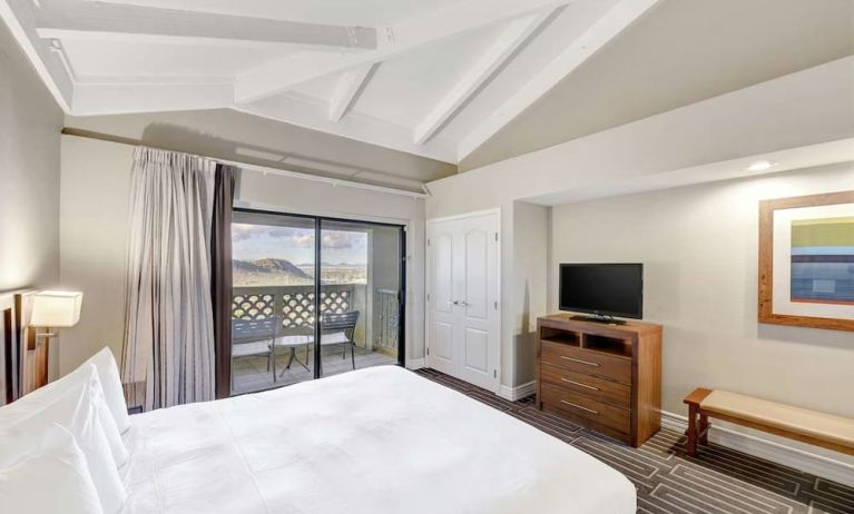 Day use room at Hilton Phoenix Tapatio Cliffs Resort.