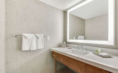 Day use room at Hilton Phoenix Tapatio Cliffs Resort.
