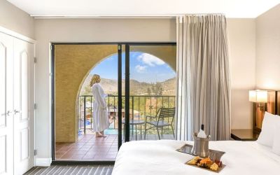 Day use room at Hilton Phoenix Tapatio Cliffs Resort.