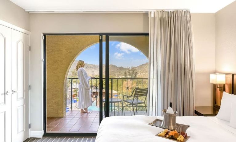 Day use room at Hilton Phoenix Tapatio Cliffs Resort.