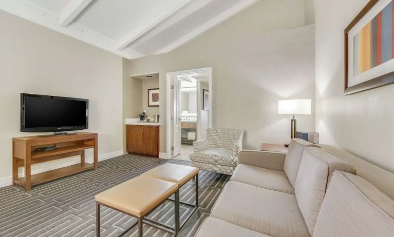Day use room at Hilton Phoenix Tapatio Cliffs Resort.