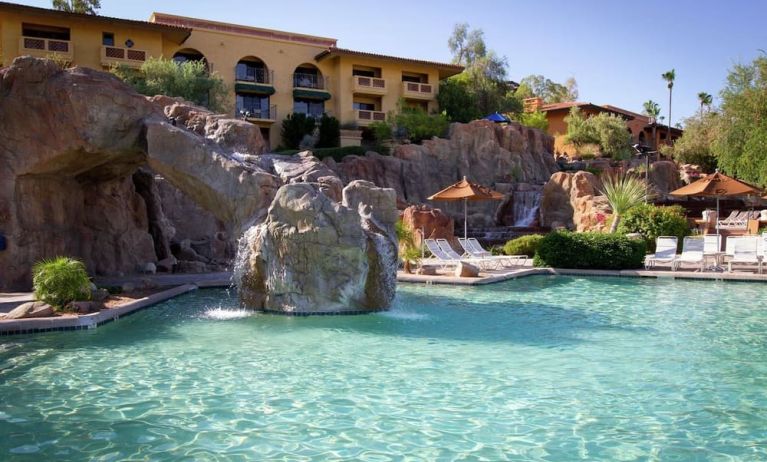 Outdoor pool at Hilton Phoenix Tapatio Cliffs Resort.