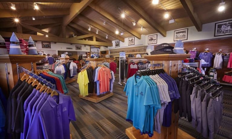 Gift shop at Hilton Phoenix Tapatio Cliffs Resort.
