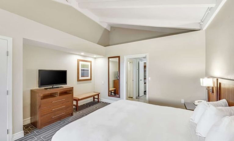 Day use room at Hilton Phoenix Tapatio Cliffs Resort.