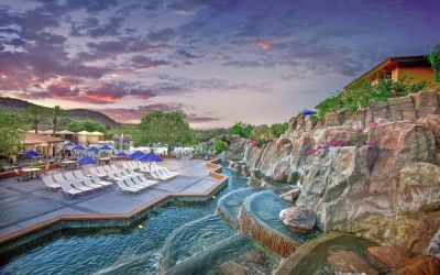 Outdoor pool at Hilton Phoenix Tapatio Cliffs Resort.