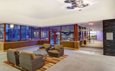 Lounge area at DoubleTree By Hilton Philadelphia Center City.