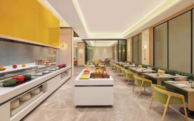Dining area at Hilton Garden Inn Surat City Centre.