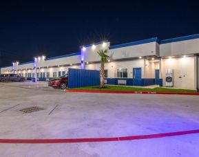 Parking available at Azul Inn, Houston.