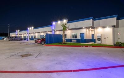 Parking available at Azul Inn, Houston.