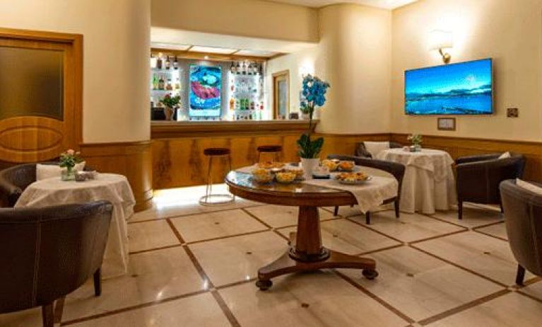 Grand Hotel Europa, Naples