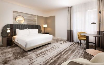 Day use room with TV at Hilton Heidelberg.