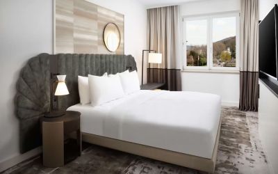 Day use room with TV at Hilton Heidelberg.