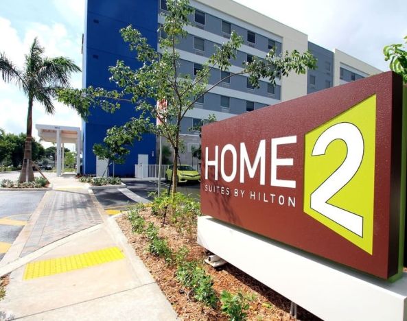 Hotel entrance at Home2 Suites By Hilton Miami Doral West Airport.