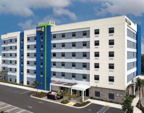 Parking at Home2 Suites By Hilton Miami Doral West Airport.