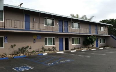 Parking available at Del Aire Inn.