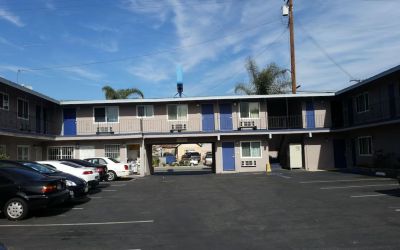 Parking available at Del Aire Inn.