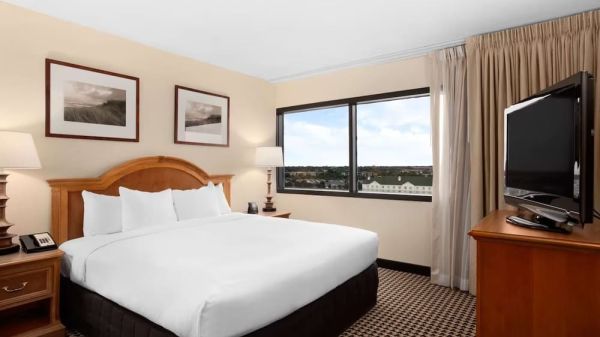 Hotel Hilton Chicago/Oak Brook Suites image