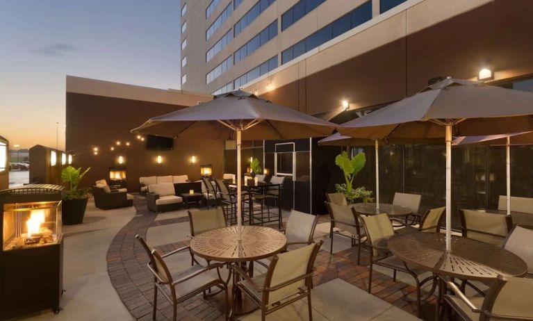 Outdoor terrace at Hilton Chicago/Oak Brook Suites.