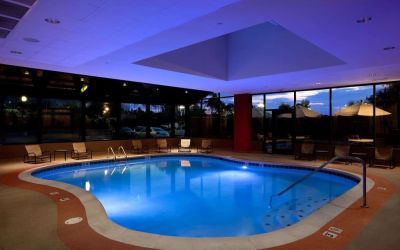Indoor pool at Hilton Chicago/Oak Brook Suites.