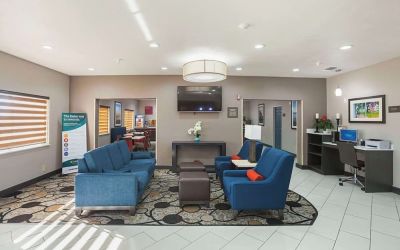 Lobby seating at Comfort Suites Lewisville.