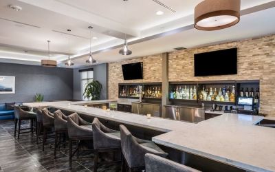 Hotel bar at Holiday Inn Hotel & Suites Silicon Valley - Milpitas.