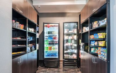 Snack bar at Holiday Inn Hotel & Suites Silicon Valley - Milpitas.