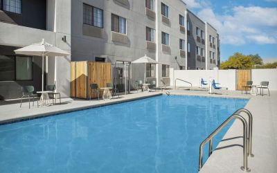 Outdoor pool at Spark By Hilton Tucson Airport.