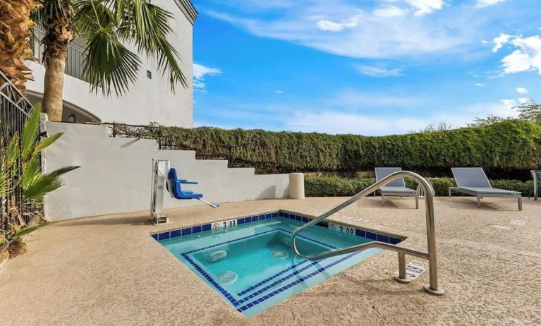 Outdoor pool at Spark By Hilton Glendale Phoenix North.