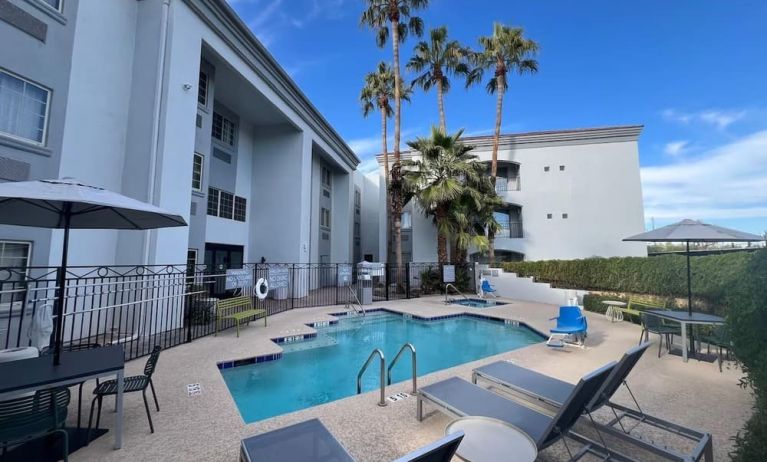 Outdoor pool at Spark By Hilton Glendale Phoenix North.