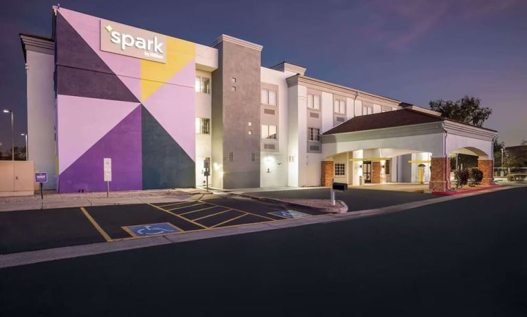 Hotel exterior at Spark By Hilton Glendale Phoenix North.