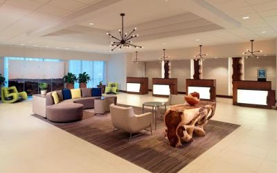Lobby and coworking lounge at Atlanta Marriott Northwest At Galleria.