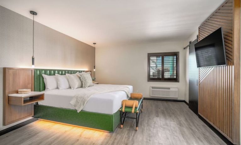 Day use room with TV and natural light at LYFE INN & SUITES By AGA.