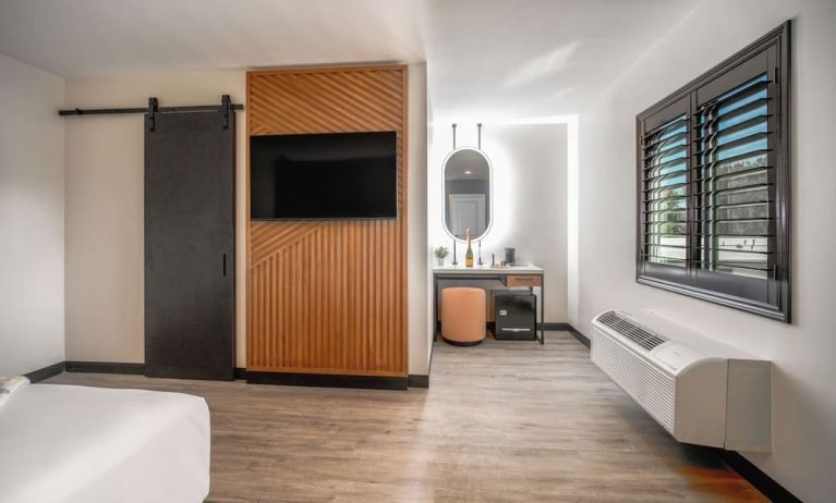 Day use room with TV and natural light at LYFE INN & SUITES By AGA.