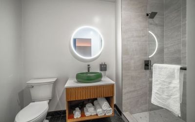 Guest bathroom at LYFE INN & SUITES By AGA.