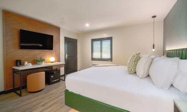 Day use room with TV and natural light at LYFE INN & SUITES By AGA.