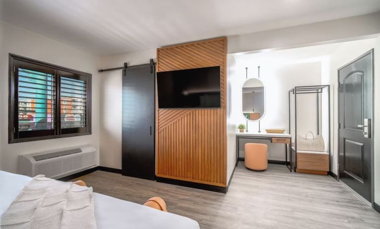 Day use room with TV and natural light at LYFE INN & SUITES By AGA.