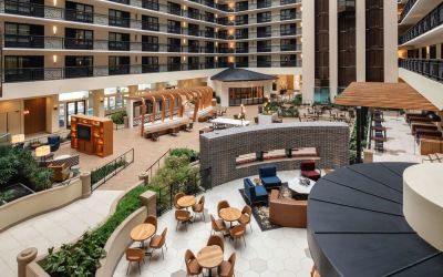 Ample seats perfect for coworking in the atrium of Embassy Suites by Hilton San Francisco Airport.
