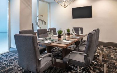 Meeting room at Embassy Suites by Hilton San Francisco Airport.