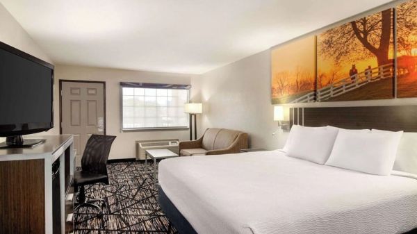Hotel Days Inn By Wyndham San Antonio Near Fiesta Park image