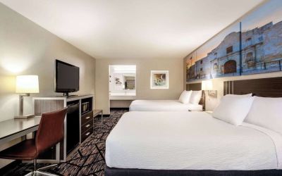 Days Inn By Wyndham San Antonio Near Fiesta Park