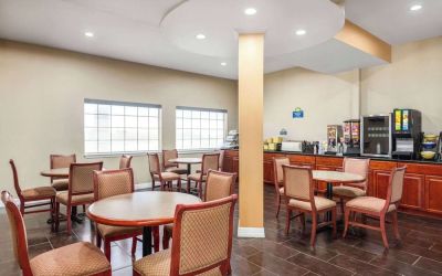 Days Inn By Wyndham San Antonio Near Fiesta Park