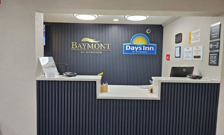 Reception desk at Baymont By Wyndham Davenport.