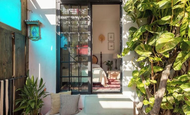 Outdoor terrace and garden at DREAMCATCHER By DW.