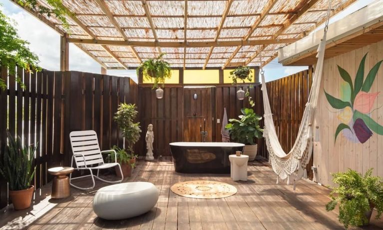 Outdoor terrace and garden at DREAMCATCHER By DW.