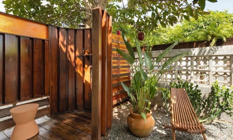 Outdoor terrace and garden at DREAMCATCHER By DW.